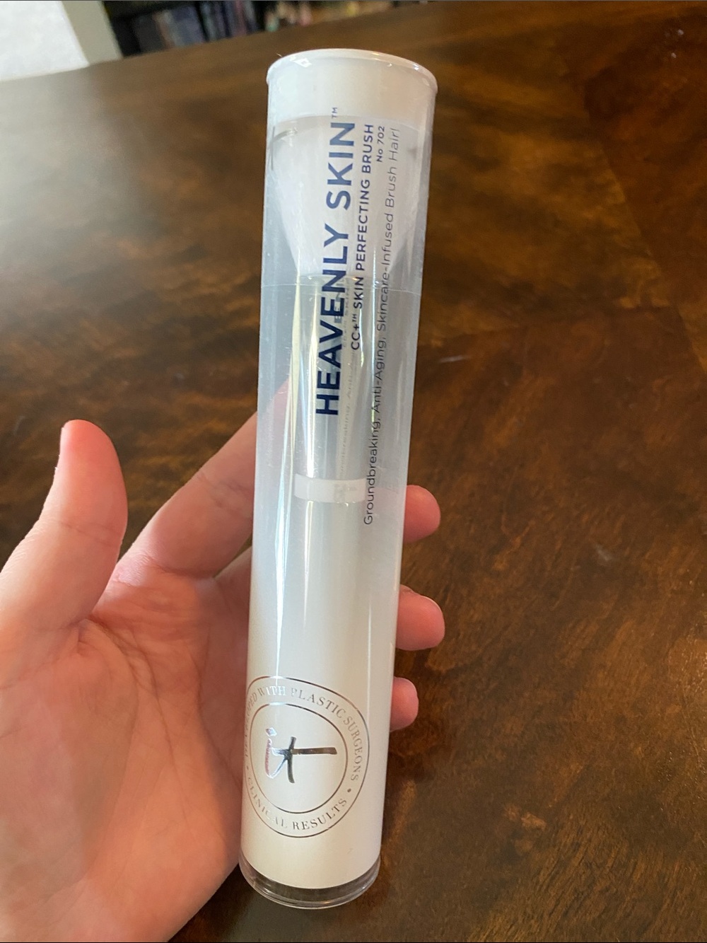 Skin-Perfecting Brush - White IT Heavenly Skin